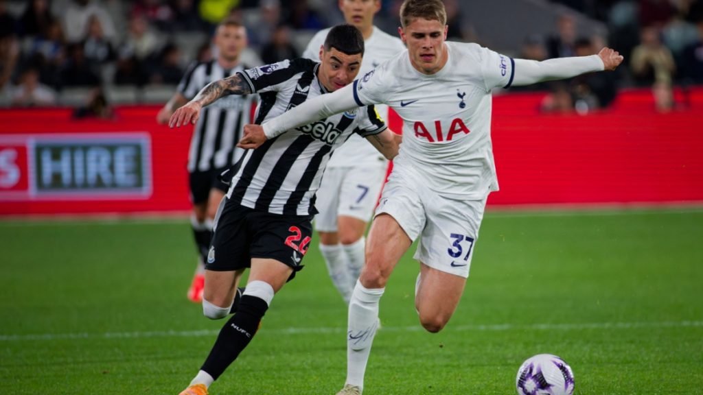 micky van de ven premier league fastest