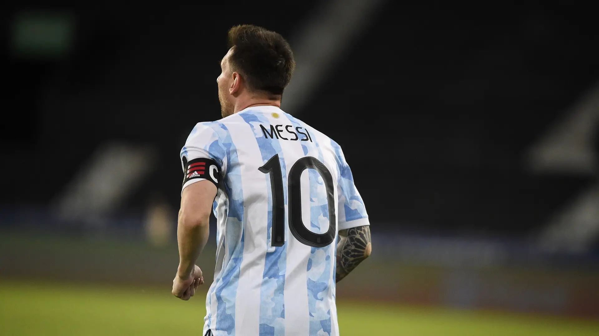Lionel Messi wearing Argentina No. 10 jersey from behind, wide 16:9 featured image