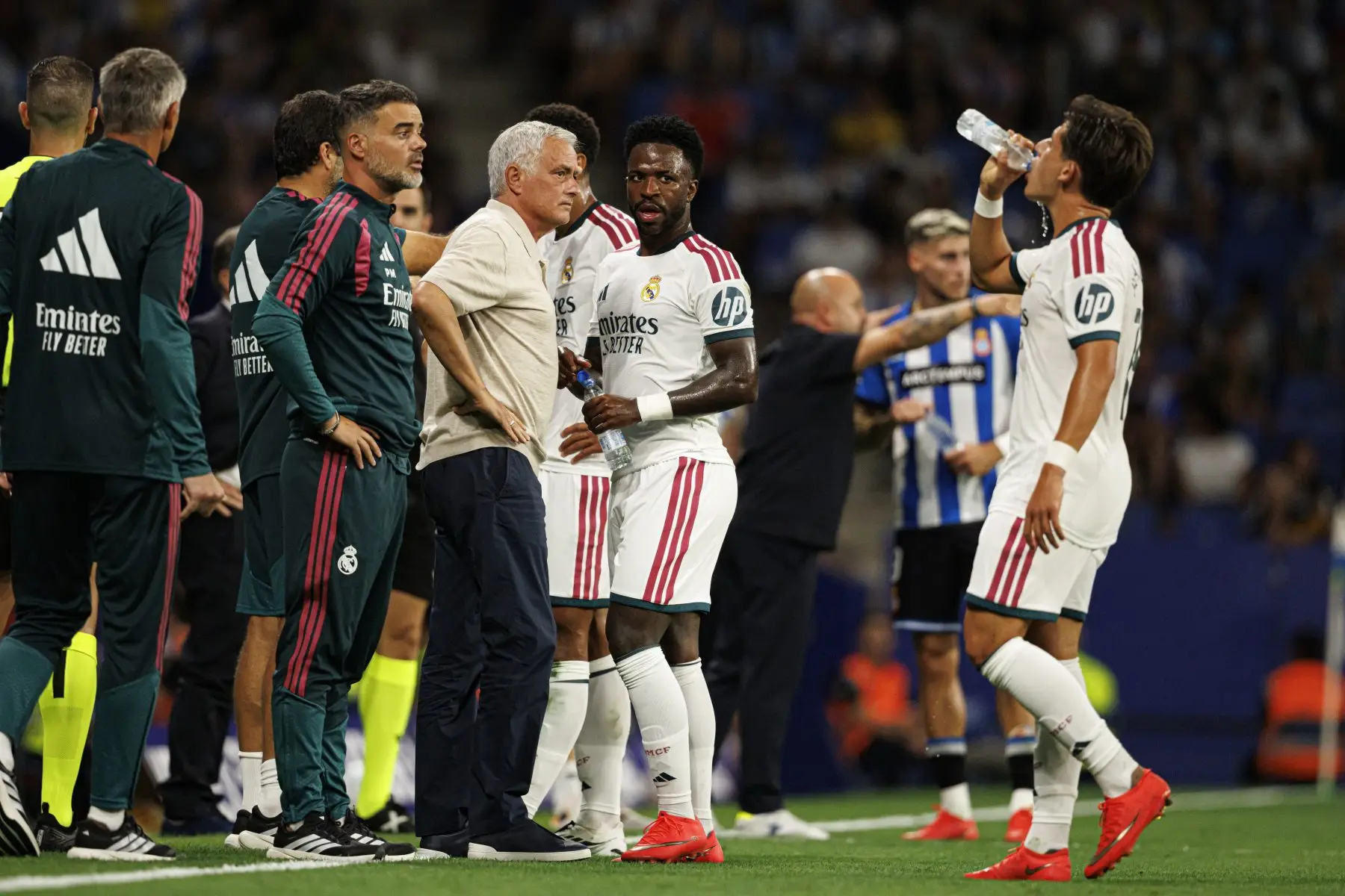 José Mourinho on the Real Madrid touchline with Vinícius Júnior during a La Liga match